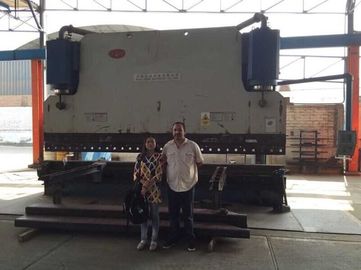 سمك العمود العالي 16mm آلة الضغط الهيدروليكية CNC ضغط الفرامل مع 2600mm المسافة بين الأعمدة