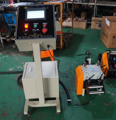 معدات تغذية ملفات بوزن 200 طن مصممة للتعامل مع وزن ملف يصل إلى 5 أطنان، مناسبة للتطبيقات الصناعية الشاقة.