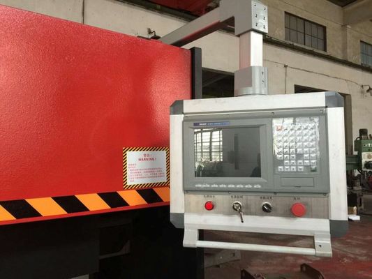 الدرجة الطبيعية نعم آلة التخزين V الحاسوبية مناسبة لقطع ورق الألومنيوم تقدم دقة عالية وتكرارية